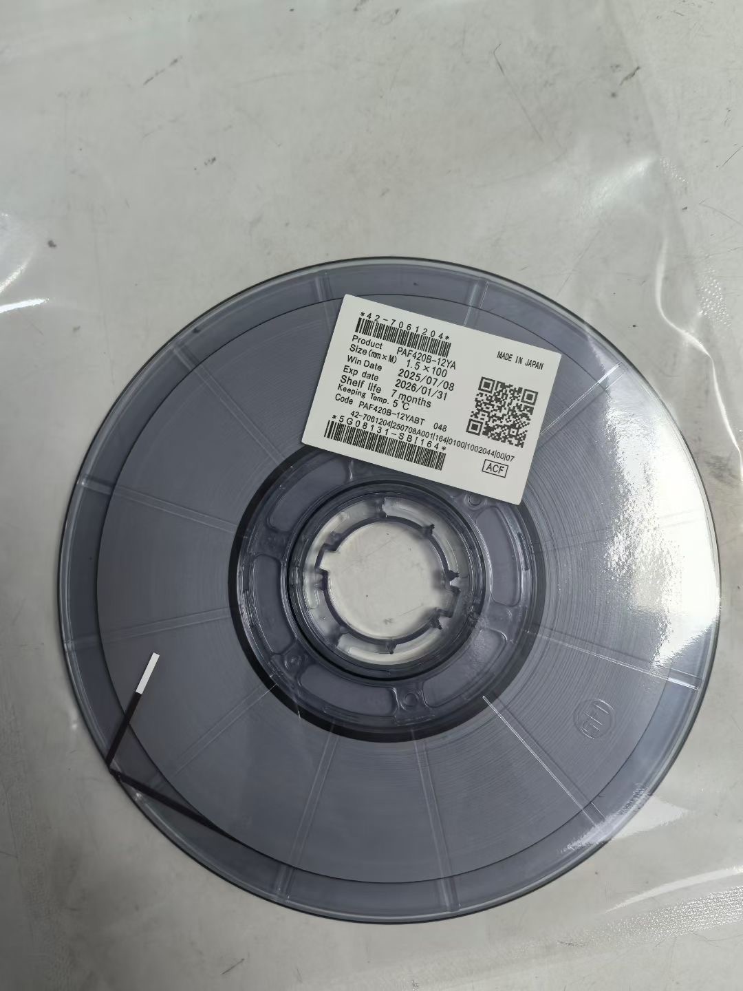 ​ACF (Phim dẫn điện dị hướng) là vật liệu chủ chốt không thể thiếu trong sản xuất màn hình LCD.