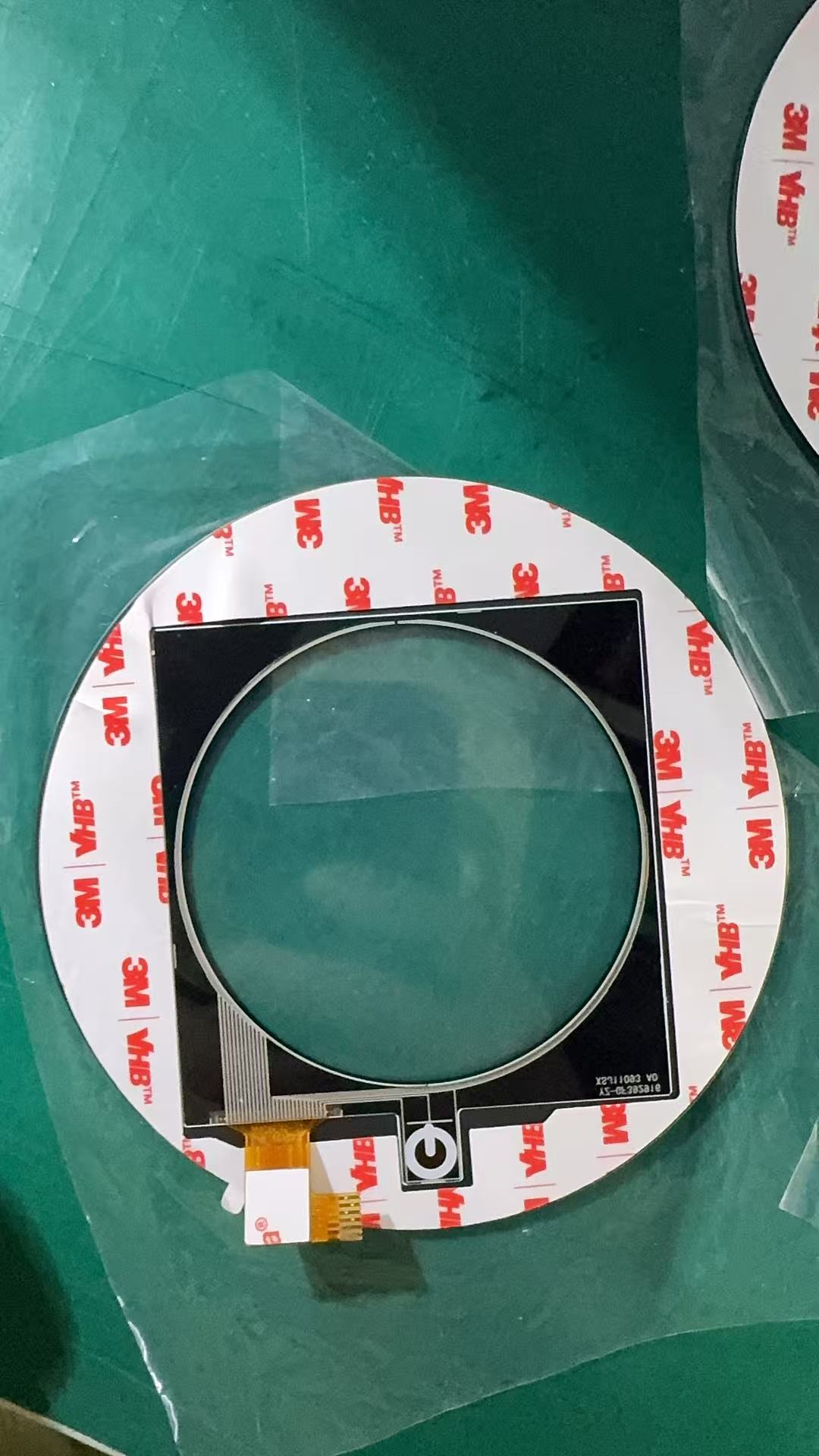 Ưu điểm của việc sử dụng băng keo hai mặt VHB cho tấm che màn hình cảm ứng